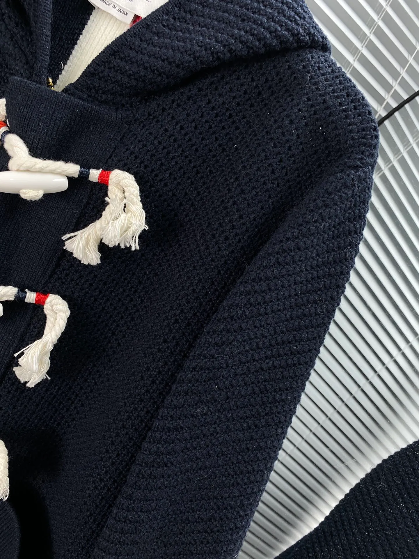 THOM BROWNE ， ， ， 。👍 ZP 24/3 ， 8-9 ， ， ， ， ， ， ， ，4 😅 ！！ ：Navy Blue Gray Sizes：1.2.3.4